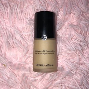 Luminous silk foundation Giorgio Armani shade 4